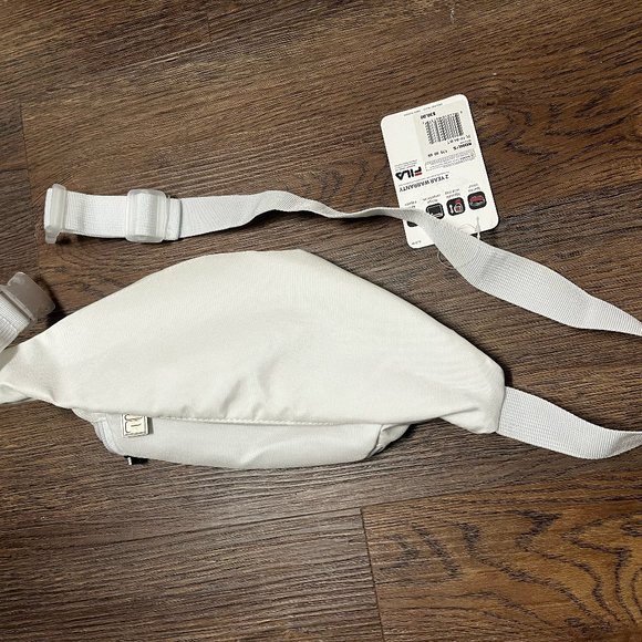 Fila Vintage Style white Hip Bag, Fanny pack, waist pack NWT - Picture 2 of 4